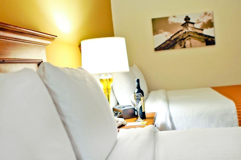 Courtyard By Marriott Santo Domingo Hotel Exterior photo