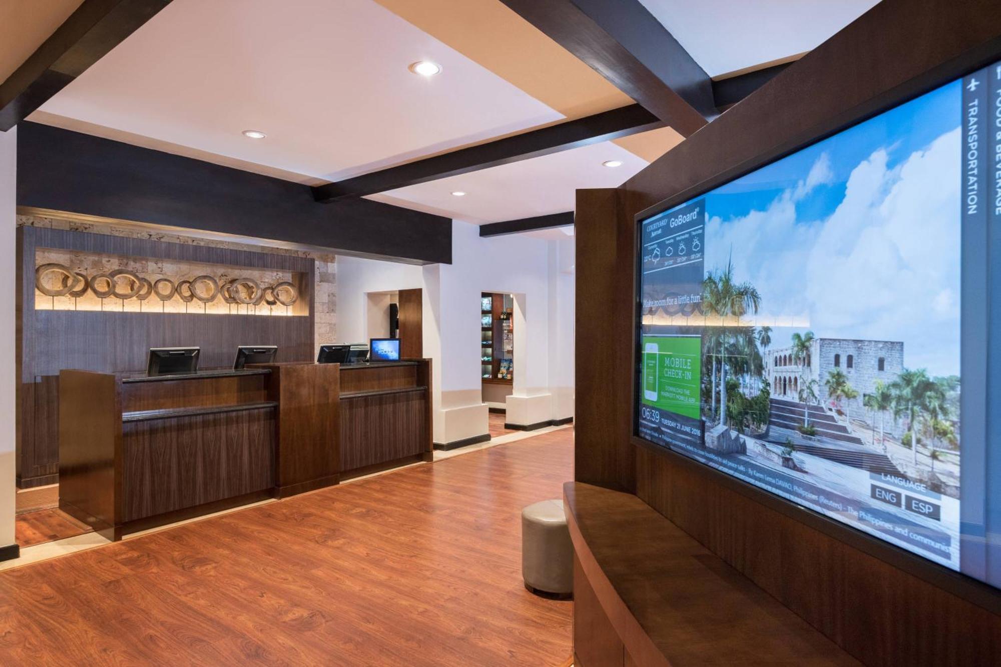 Courtyard By Marriott Santo Domingo Hotel Exterior photo