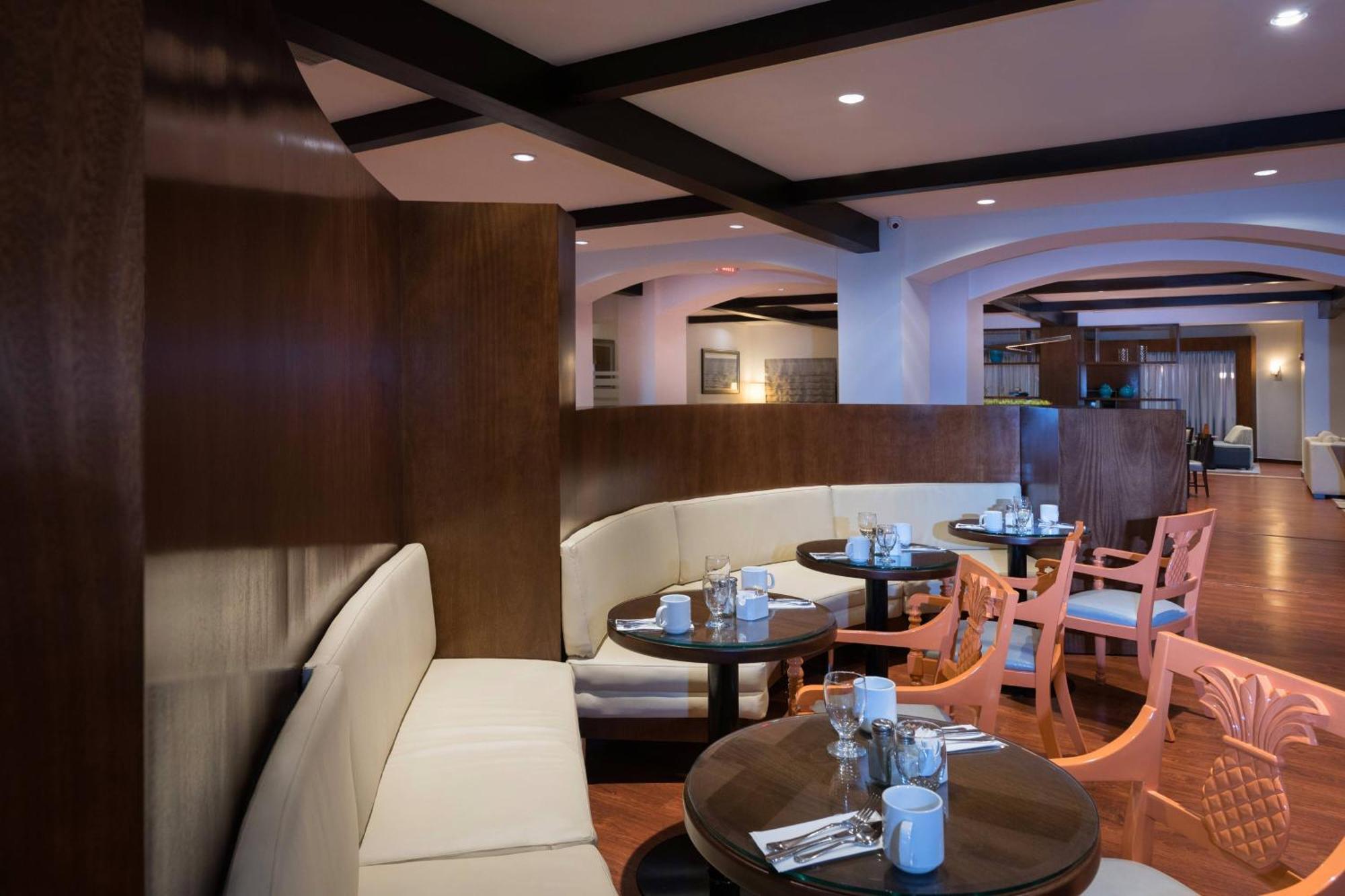 Courtyard By Marriott Santo Domingo Hotel Exterior photo